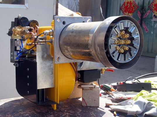 900000 Kcal Recycled Oil Burner 70-80 l / h Three Flame Stage Easy Maintenance
